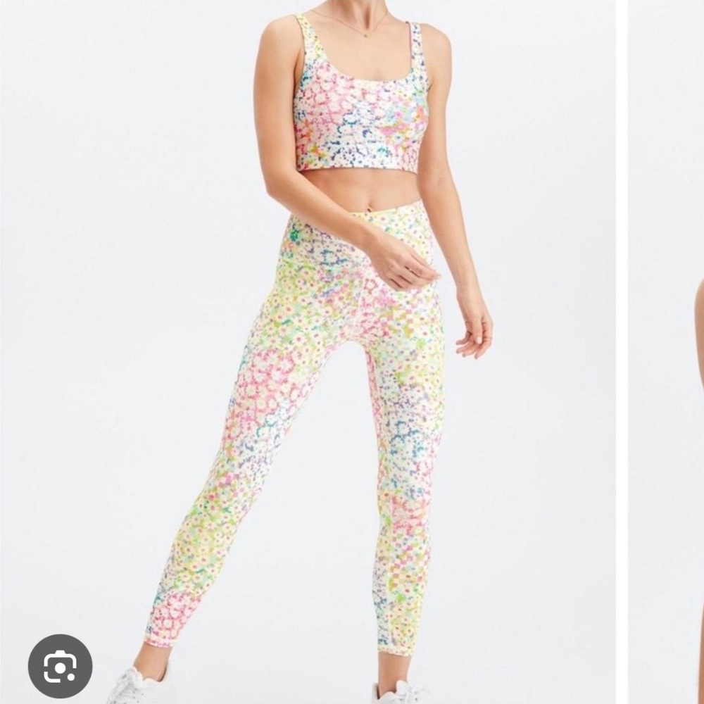 EUC patchwork daisy Fabletics sports bra and 7/8 leggings set